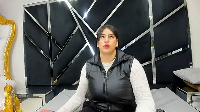Criistaal  online show from May 24, 3:11 am