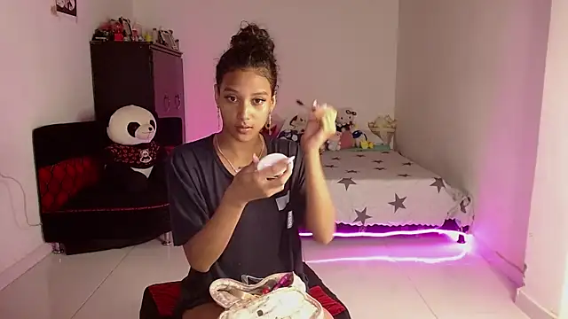 Snapshot of Chelsea__2 chatting on February 4, 1:28 pm Chelsea 2 online show from February 4, 1:28 pm