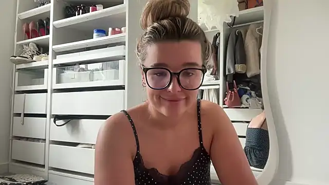 maisiesmithx online show from June 8, 1:33 pm
