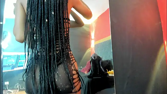 Snapshot of YayaHilton chatting on February 13, 3:24 am YayaHilton online show from February 13, 3:24 am