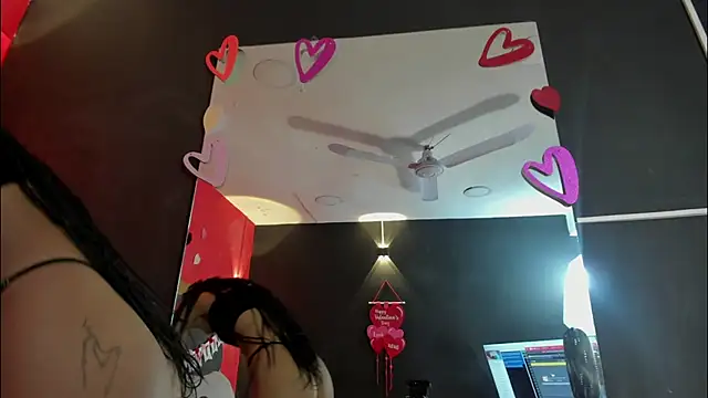 Snapshot of YayaHilton chatting on February 18, 4:08 am YayaHilton online show from February 18, 4:08 am