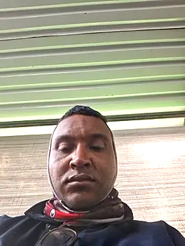Snapshot of nilson2902 chatting on May 25, 3:07 pm nilson2902 online show from May 25, 3:07 pm