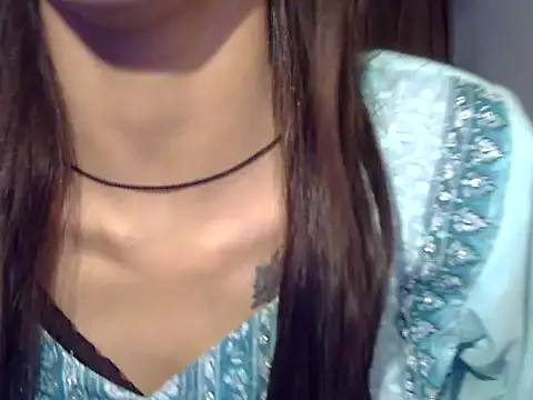 MAAYRA 09 online show from January 11, 5:12 am