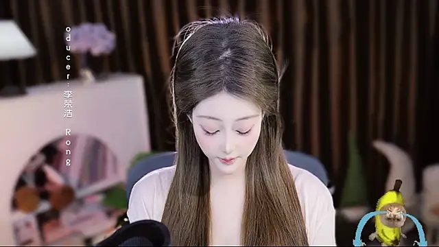 Arwyn-rr online show from April 13, 10:21 am