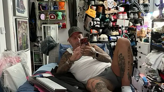 joeytatts66 online show from March 22, 1:53 am