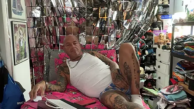 joeytatts66 online show from April 19, 1:49 am