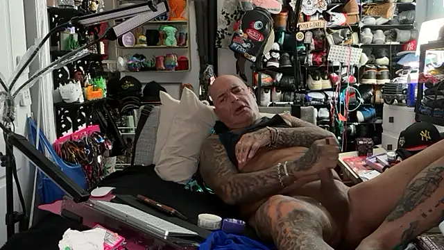 Snapshot of joeytatts66 chatting on July 2, 3:23 am joeytatts66 online show from July 2, 3:23 am