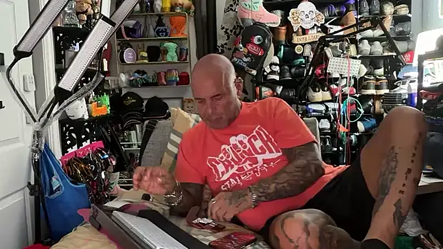 Snapshot of joeytatts66 chatting on July 15, 1:44 am joeytatts66 online show from July 15, 1:44 am