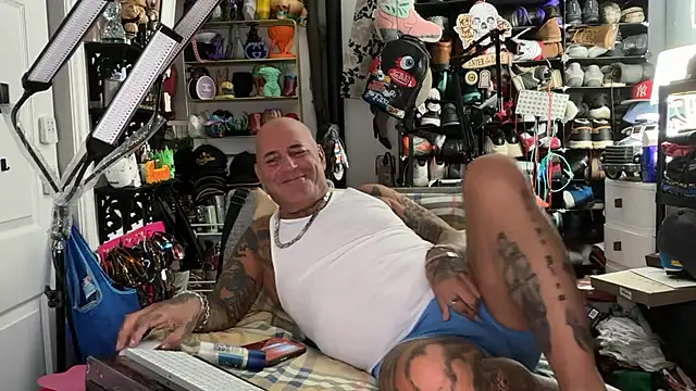 Snapshot of joeytatts66 chatting on July 16, 1:44 am joeytatts66 online show from July 16, 1:44 am