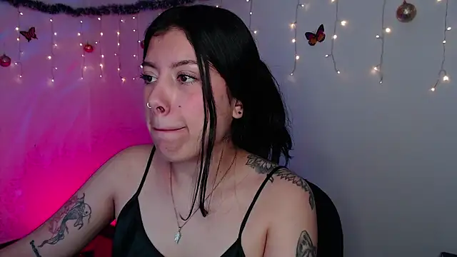 Snapshot of iam_emy chatting on December 27, 5:52 am iam emy online show from December 27, 5:52 am