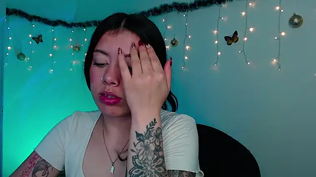 Snapshot of iam_emy chatting on December 27, 8:56 am iam emy online show from December 27, 8:56 am