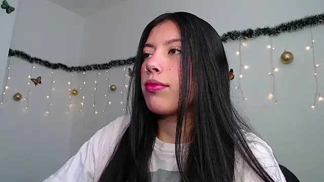 Snapshot of iam_emy chatting on December 27, 8:50 pm iam emy online show from December 27, 8:50 pm