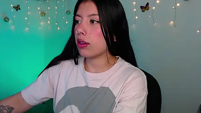 Snapshot of iam_emy chatting on December 27, 11:53 pm iam emy online show from December 27, 11:53 pm