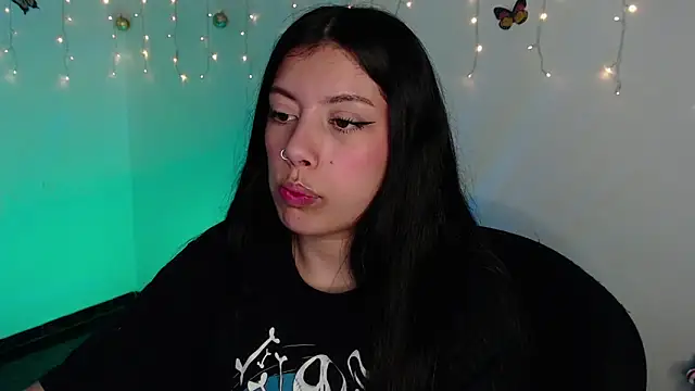 Snapshot of iam_emy chatting on December 28, 6:39 am iam emy online show from December 28, 6:39 am