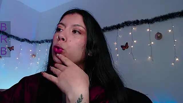 Snapshot of iam_emy chatting on December 31, 8:15 am iam emy online show from December 31, 8:15 am