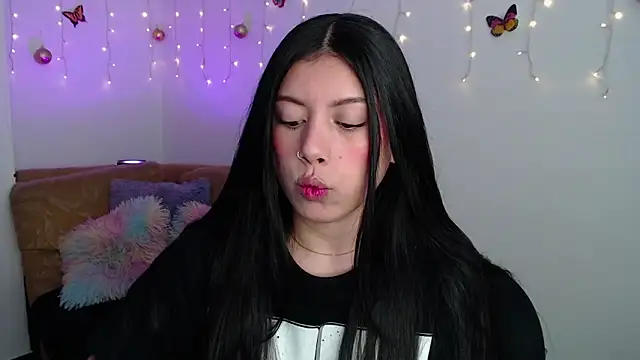 Snapshot of iam_emy chatting on January 7, 9:25 pm iam emy online show from January 7, 9:25 pm