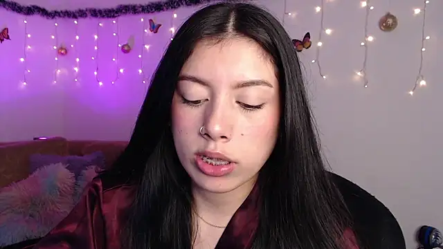 Snapshot of iam_emy chatting on January 9, 1:18 am iam emy online show from January 9, 1:18 am