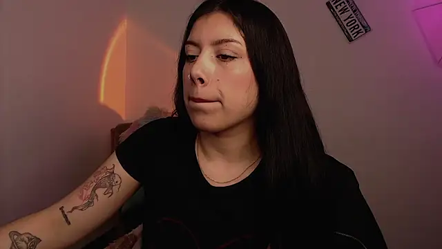 Snapshot of iam_emy chatting on February 26, 11:48 pm iam emy online show from February 26, 11:48 pm