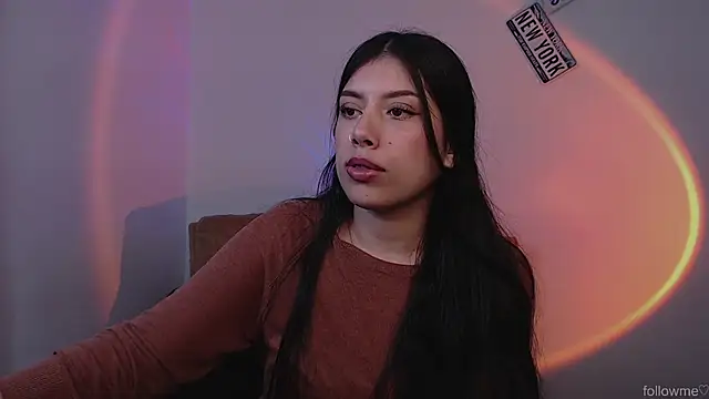 Snapshot of iam_emy chatting on March 20, 1:46 am iam emy online show from March 20, 1:46 am