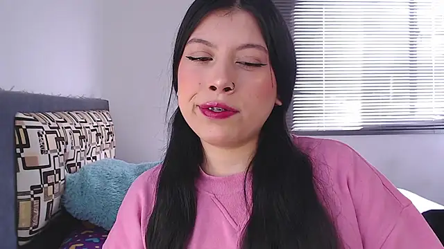 Snapshot of iam_emy chatting on October 5, 1:42 pm iam emy online show from October 5, 1:42 pm