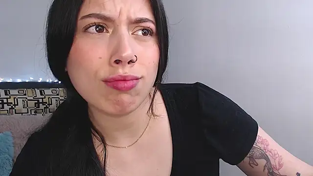 Snapshot of iam_emy chatting on October 17, 1:09 am iam emy online show from October 17, 1:09 am