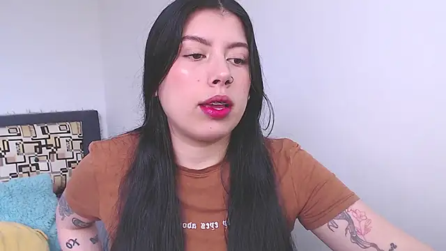 Snapshot of iam_emy chatting on October 18, 9:04 pm iam emy online show from October 18, 9:04 pm