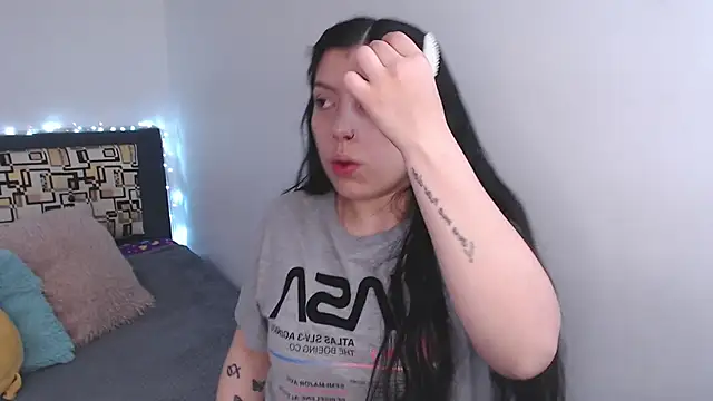 Snapshot of iam_emy chatting on October 25, 11:29 am iam emy online show from October 25, 11:29 am