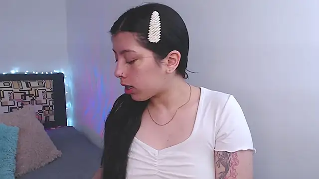 Snapshot of iam_emy chatting on October 27, 8:02 pm iam emy online show from October 27, 8:02 pm