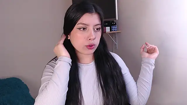 Snapshot of iam_emy chatting on November 21, 6:12 am iam emy online show from November 21, 6:12 am