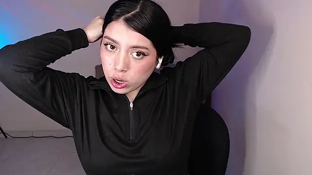 Snapshot of iam_emy chatting on February 6, 7:12 am iam emy online show from February 6, 7:12 am