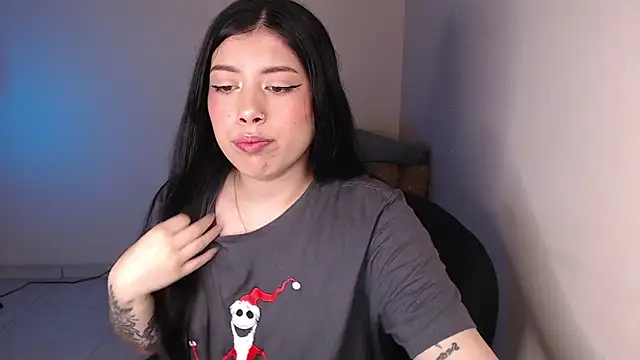 Snapshot of iam_emy chatting on February 8, 1:20 am iam emy online show from February 8, 1:20 am