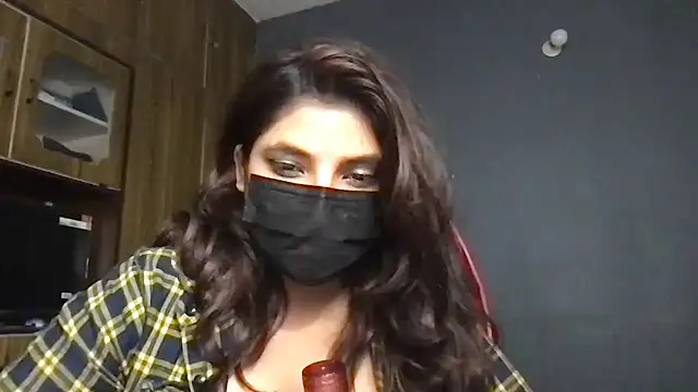 Snapshot of callmeshreya chatting on April 23, 12:29 pm callmeshreya online show from April 23, 12:29 pm