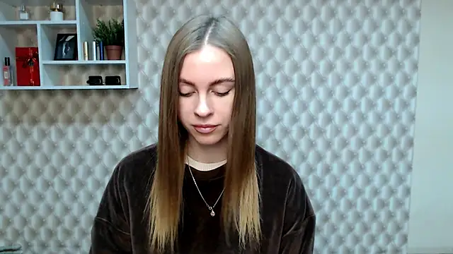 Snapshot of AlisaCatty_ chatting on December 5, 8:22 am AlisaCatty online show from December 5, 8:22 am