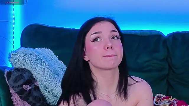 AveryWillow online show from January 8, 6:43 pm