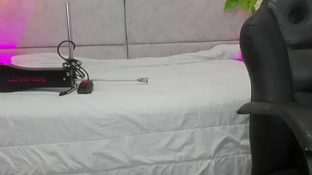 naomiii   online show from March 19, 11:47 am