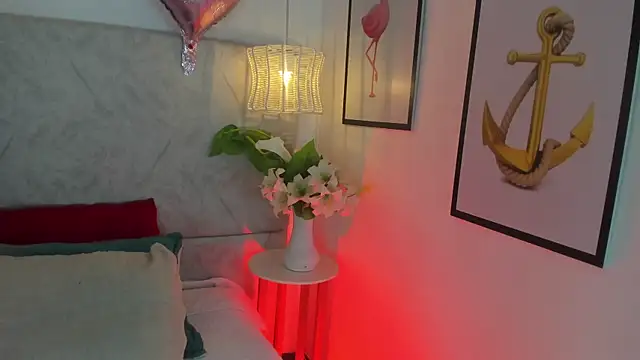 naomiii   online show from April 6, 11:33 am