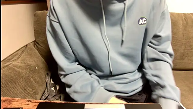 Snapshot of tuki_fu chatting on February 9, 11:58 am tuki fu online show from February 9, 11:58 am