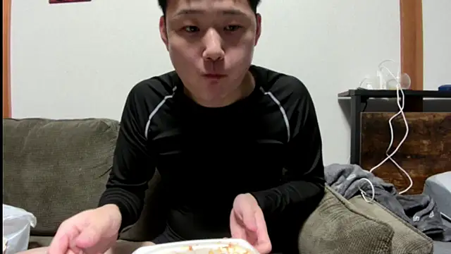 Snapshot of tuki_fu chatting on February 11, 12:16 pm tuki fu online show from February 11, 12:16 pm