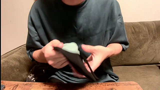 Snapshot of tuki_fu chatting on February 27, 12:02 pm tuki fu online show from February 27, 12:02 pm