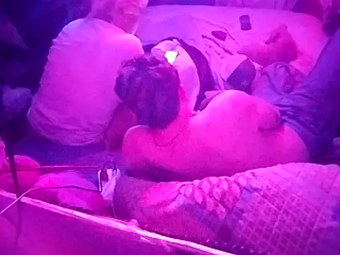 Snapshot of cockringkelley97 chatting on April 4, 4:00 am cockringkelley97 online show from April 4, 4:00 am