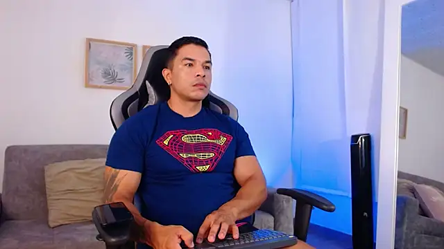 estebandelouis online show from April 15, 11:06 am