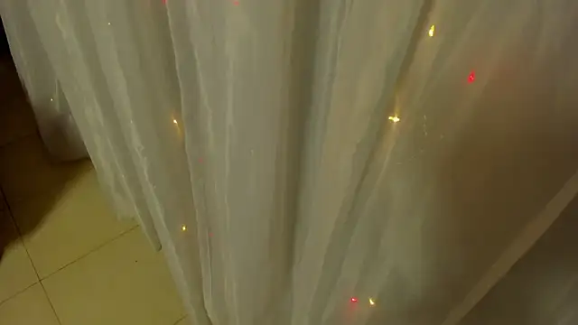 Snapshot of EMMAPARISS chatting on March 12, 3:13 am EMMAPARISS online show from March 12, 3:13 am