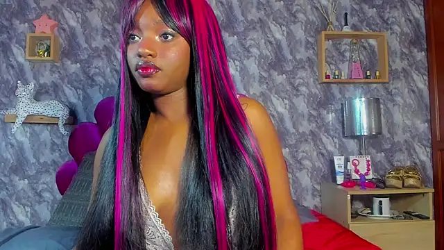 Snapshot of EMMAPARISS chatting on November 18, 2:43 pm EMMAPARISS online show from November 18, 2:43 pm