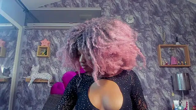 Snapshot of EMMAPARISS chatting on December 3, 11:41 am EMMAPARISS online show from December 3, 11:41 am