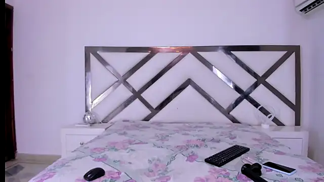 aishasounders online show from December 1, 11:04 pm