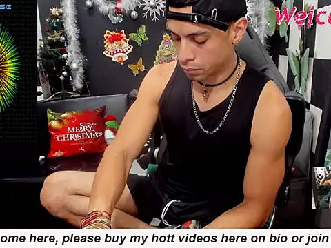 Snapshot of MikeRose94 chatting on January 14, 6:57 pm MikeRose94 online show from January 14, 6:57 pm