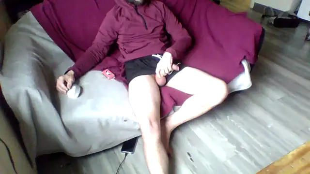 maccdaddy87 online show from April 2, 8:17 pm