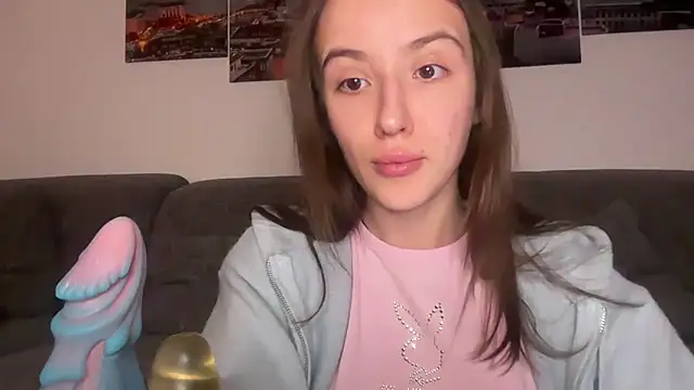 EmilyWi  online show from March 28, 9:36 pm