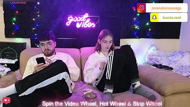 MrAndMrsSavage online show from December 20, 11:37 pm