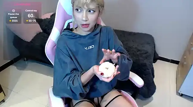 Snapshot of HiScarlett chatting on January 26, 1:47 pm HiScarlett online show from January 26, 1:47 pm